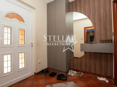 Izdavanje, kuća, 200m², Donji Kokoti, Podgorica - image 16