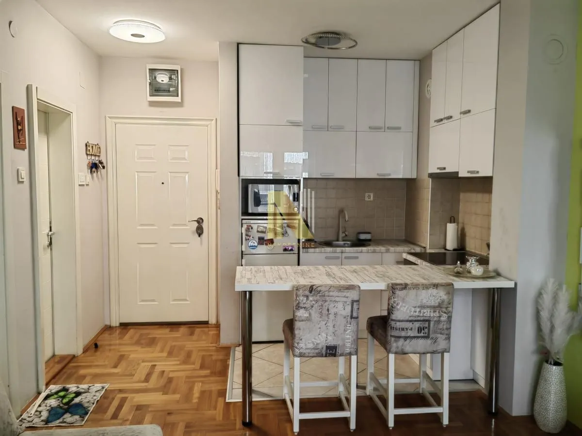Izdavanje, jednosoban stan, 31m², Grbavica, Novi Sad Sve Podlokacije