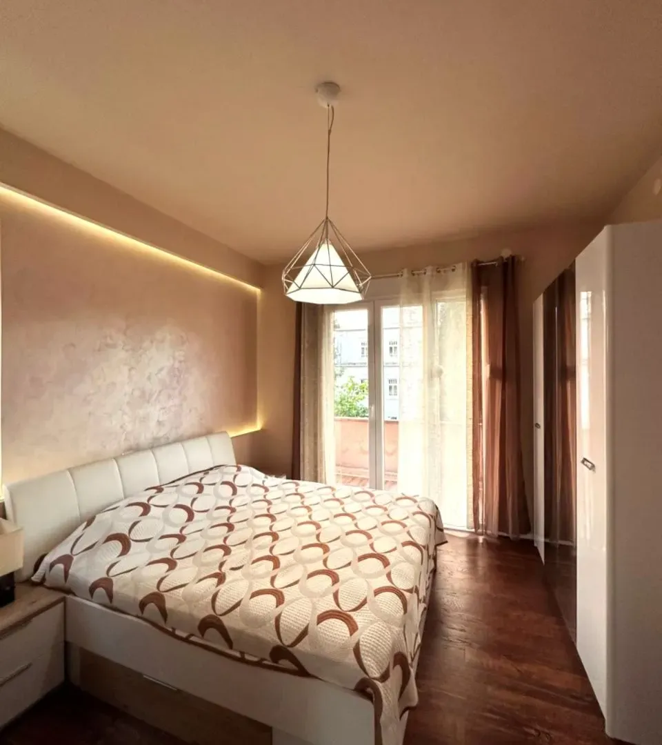Prodaja, jednosoban stan, 70m², Centar, Podgorica