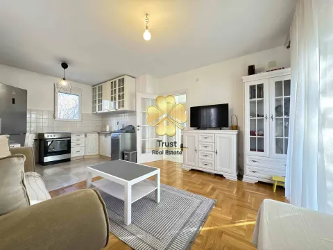 Izdavanje, dvosoban stan, 70m², Velje Brdo, Podgorica - image 7