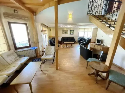 Izdavanje, kuća, 650m², Niš, Srbija - image 7