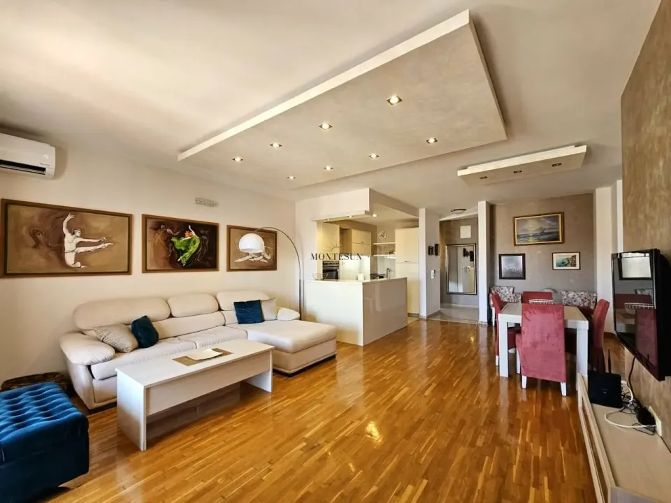 Izdavanje, dvosoban stan, 112m², Bečići, Budva