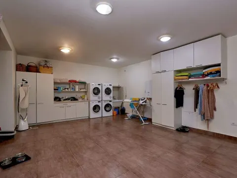 Prodaja, kuća, 292m², Podmaine, Budva - image 19