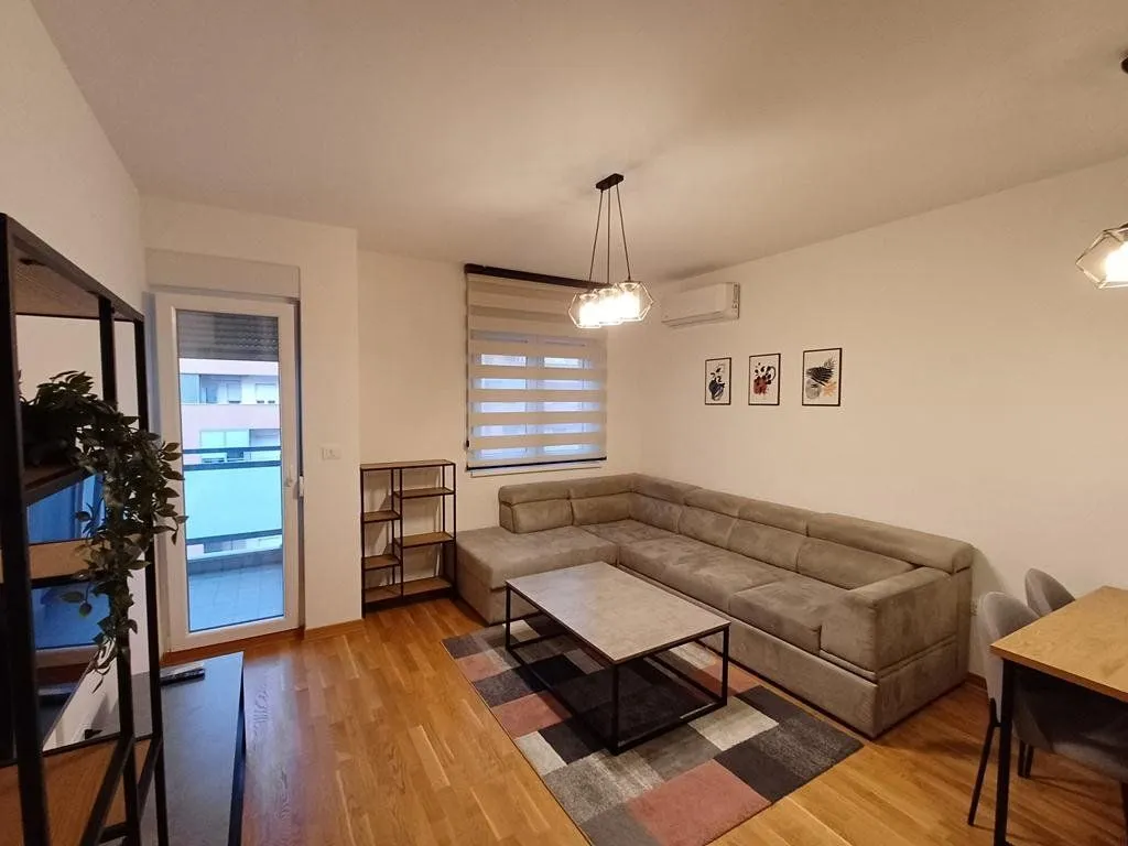 Izdavanje, jednosoban stan, 47m², City Kej, Podgorica