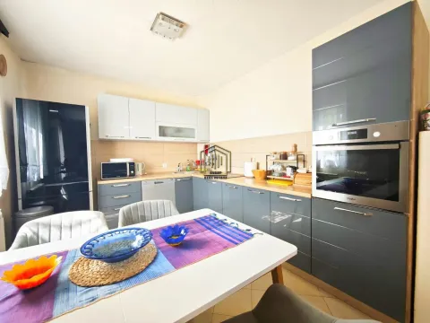 Izdavanje, trosoban stan, 90m², Donja Gorica, Podgorica - image 4