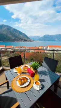 Rent, two bedroom apartment, 70m², Dobrota, Kotor - image 11