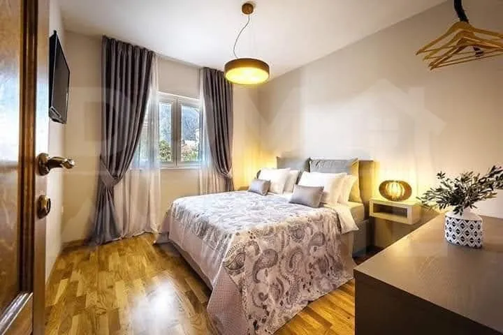 Rent, one bedroom apartment, 50m², Dobrota, Kotor