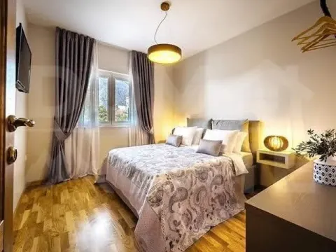 Rent, one bedroom apartment, 50m², Dobrota, Kotor - image 5