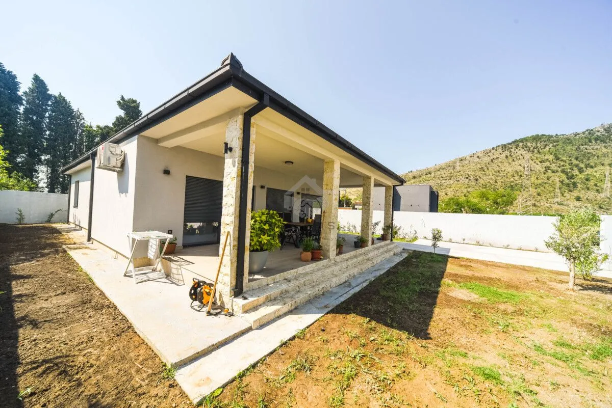 Prodaja, kuća, 130m², Tološi, Podgorica