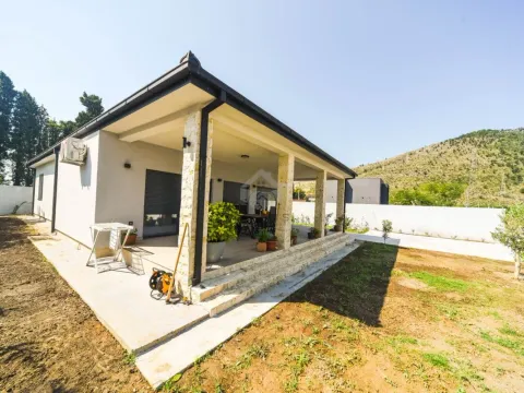 Prodaja, kuća, 130m², Tološi, Podgorica - image 10