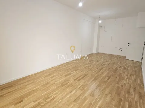 Izdavanje, stan, 269m², Stari Aerodrom, Podgorica - image 7