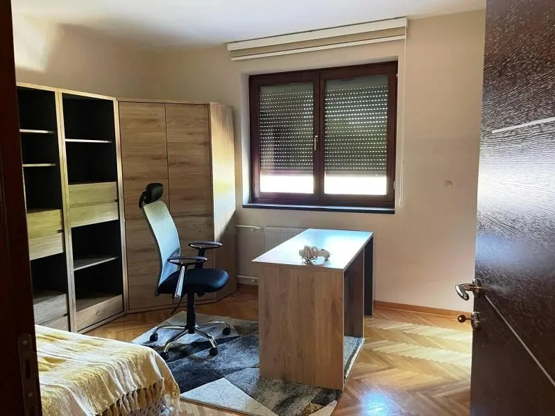 Izdavanje, trosoban stan, 85m², Medicinski fakultet, Niš