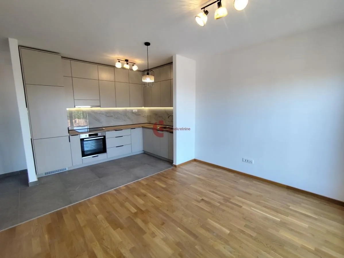 Prodaja, dvosoban stan, 50m², Bajnat, Subotica