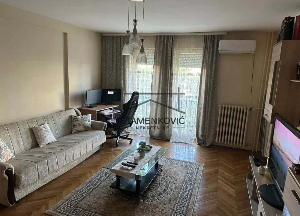 Izdavanje, jednosoban stan, 29m², Bulevar Oslobodjenja, Novi Sad Sve Podlokacije