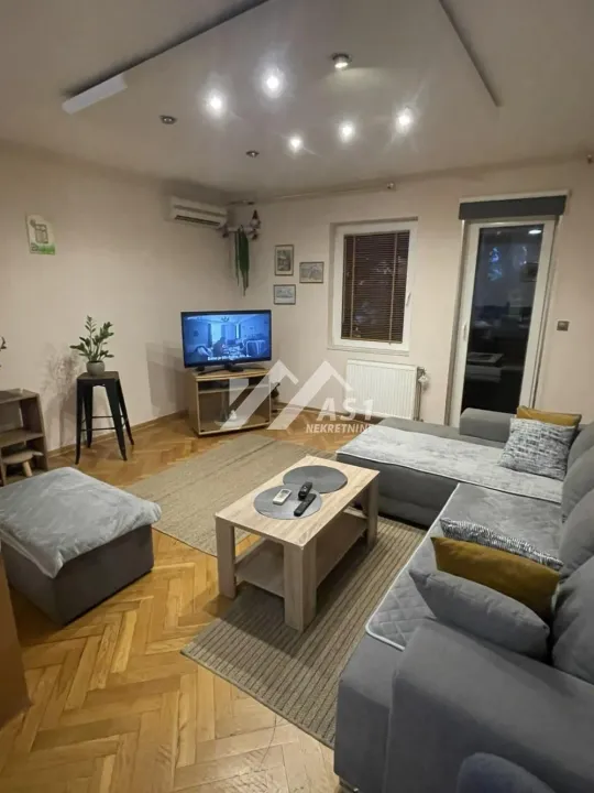 Izdavanje, dvosoban stan, 57m², Rotkvarija, Novi Sad Sve Podlokacije