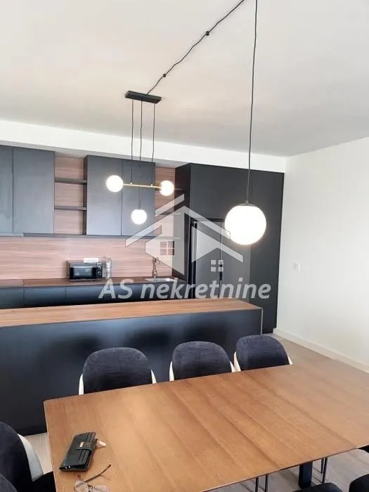 Izdavanje, četvorosoban stan, 152m², Savski Venac, Beograd