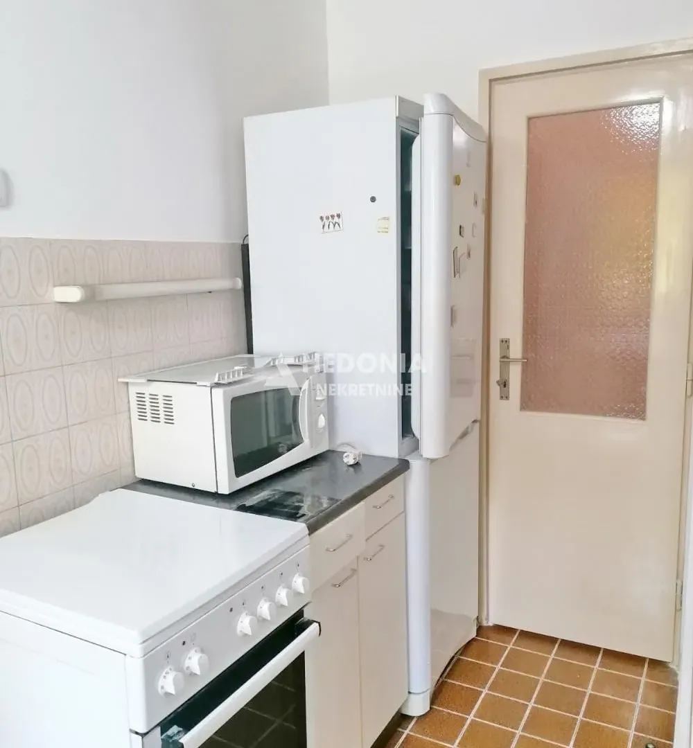 Izdavanje, trosoban stan, 70m², Slavija, Vračar Sve Podlokacije