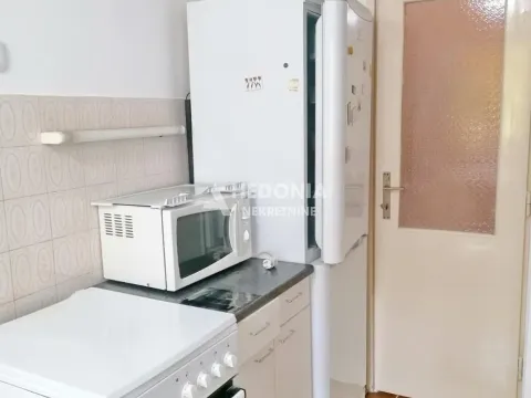 Izdavanje, trosoban stan, 70m², Slavija, Vračar Sve Podlokacije - image 4
