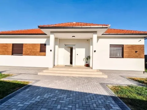 Prodaja, kuća, 200m², Donji Kokoti, Podgorica - image 12