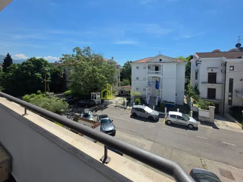 Rent, three bedroom apartment, 200m², Gorica C, Podgorica - image 22