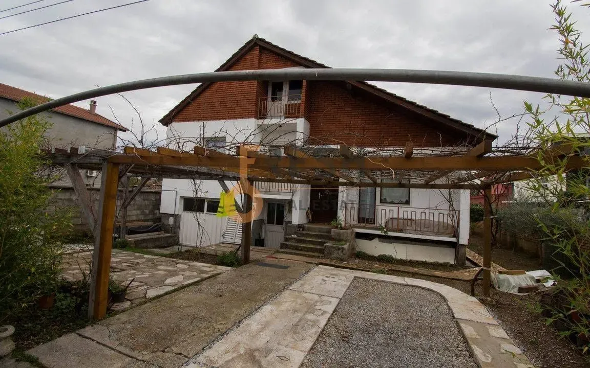 Prodaja, kuća, 120m², Gornja Gorica, Podgorica