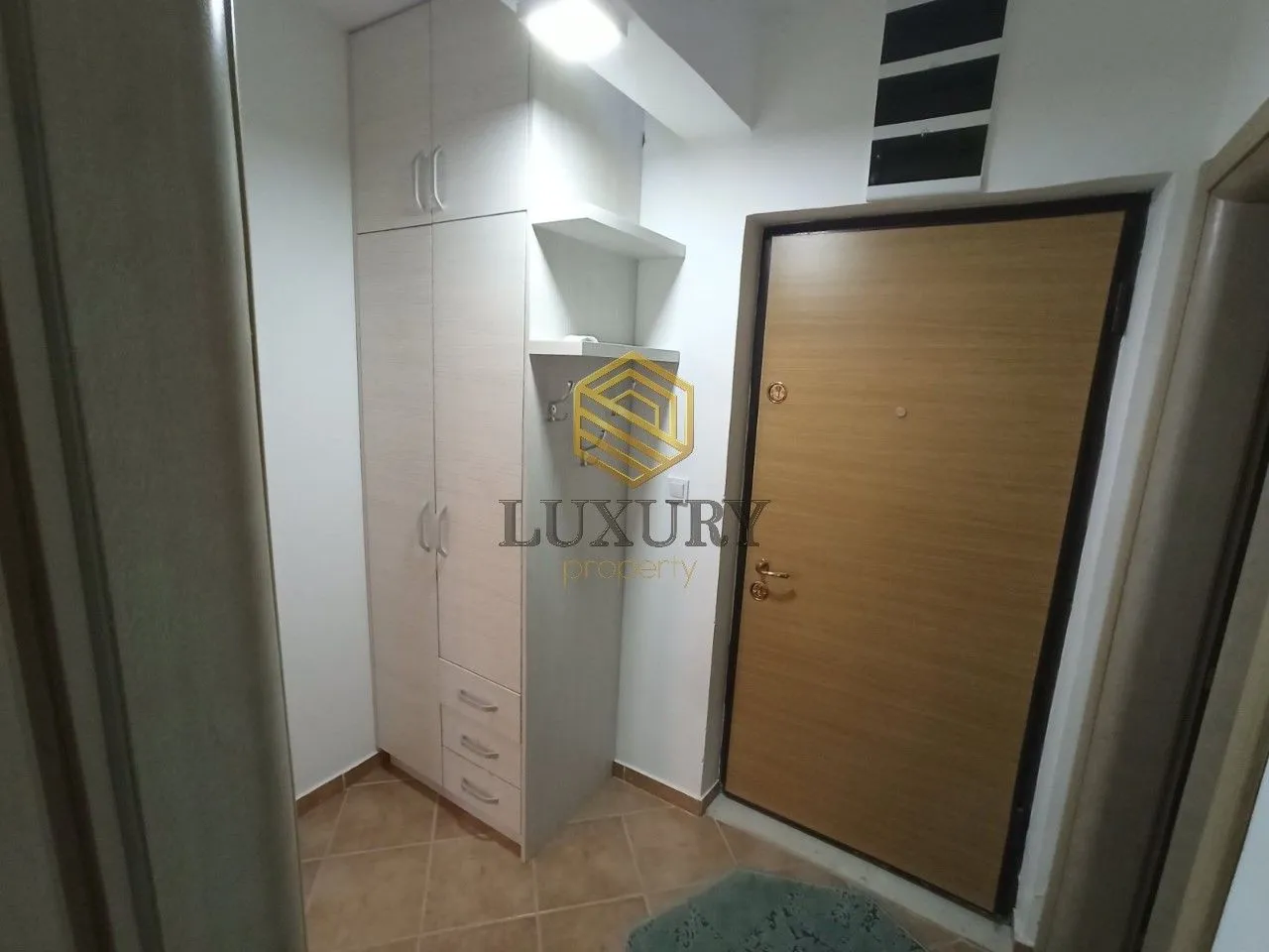 Izdavanje, jednosoban stan, 40m², Stari Aerodrom, Podgorica