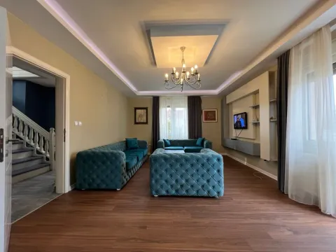 Izdavanje, kuća, 330m², Tološi, Podgorica - image 3