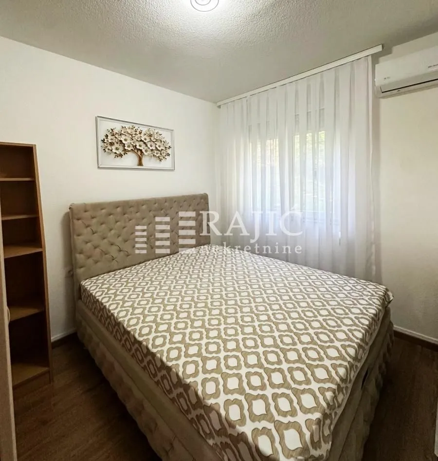 Furnished bedroom with a double bed.
