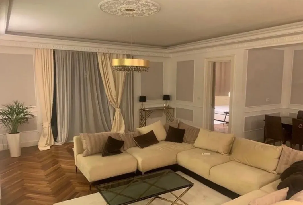 Izdavanje, dvosoban stan, 132m², Centar, Podgorica