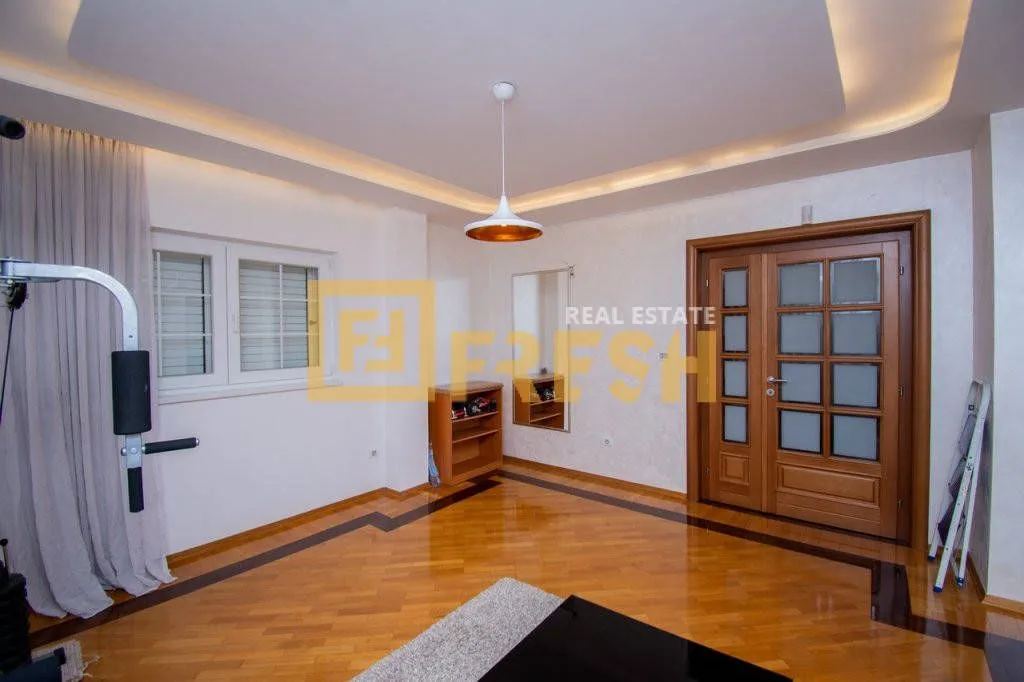 Rent, house, 320m², Gornja Gorica, Podgorica