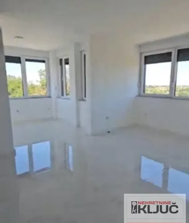 Sale, four bedroom apartment, 200m², Sremska Kamenica, Petrovaradin