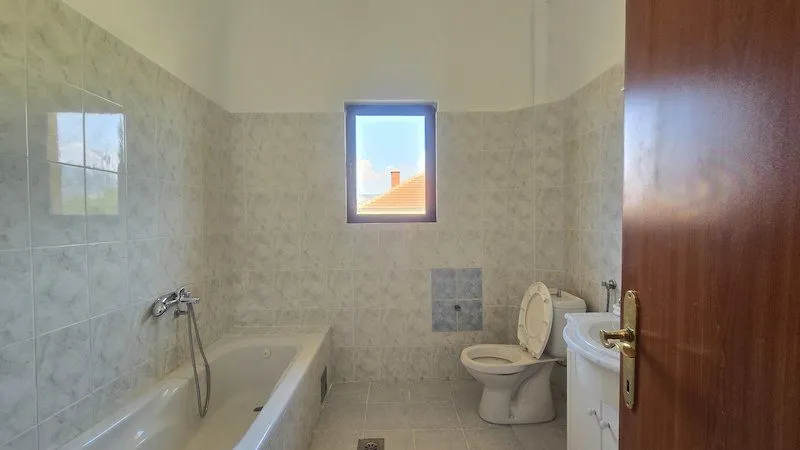 Sale, house, 319m², Zlatica, Podgorica