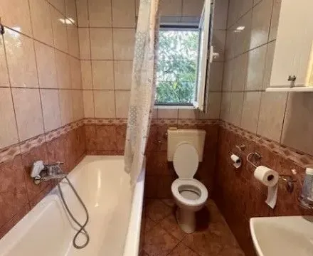 Izdavanje, dvosoban stan, 100m², Kalimanj, Tivat - image 8