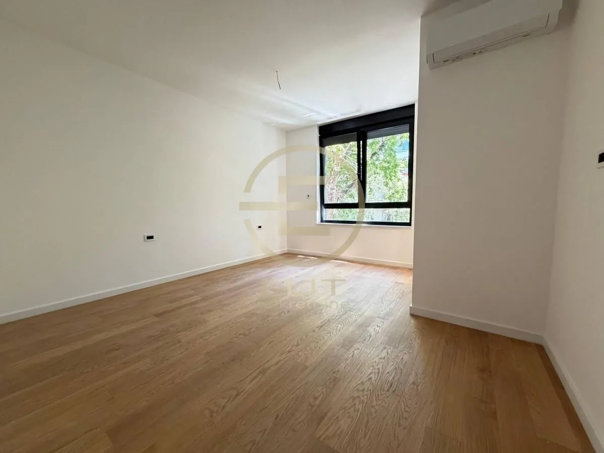 Izdavanje, stan, 126m², Stari grad, Novi Sad