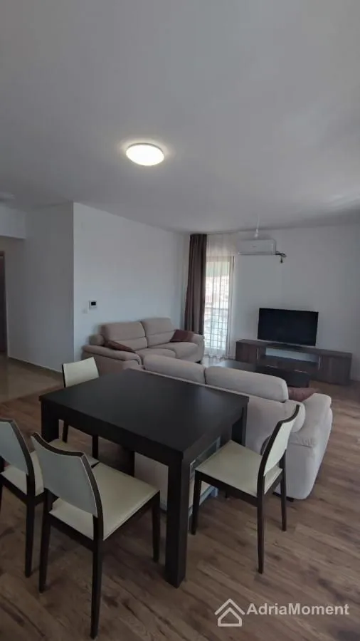 Prodaja, trosoban stan, 85m², Centar, Budva
