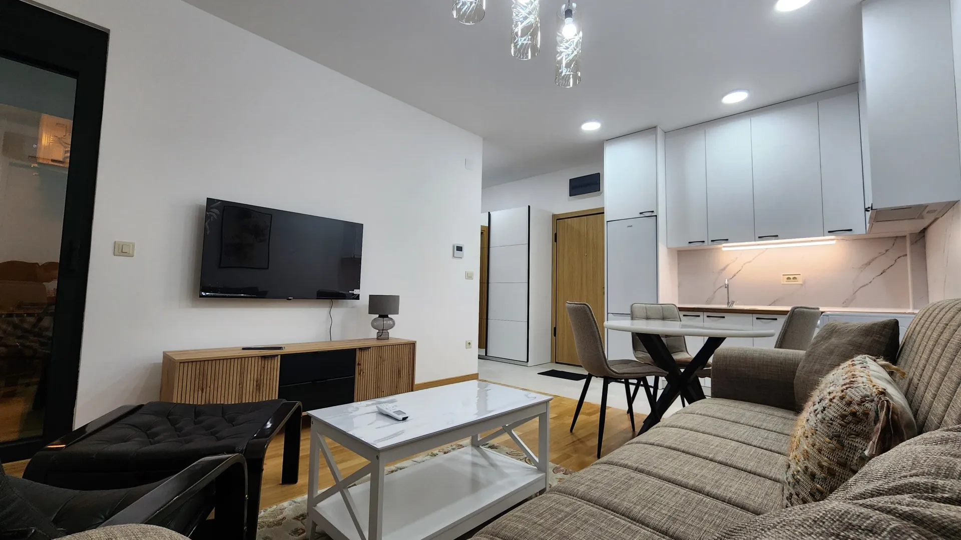 Izdavanje, jednosoban stan, 41m², Rozino, Budva