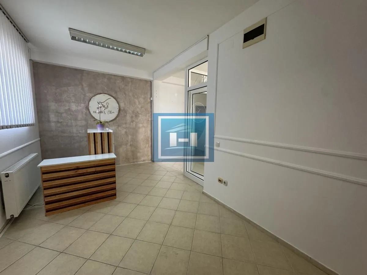 Rent, office space, 110m², Ćuprija, Srbija
