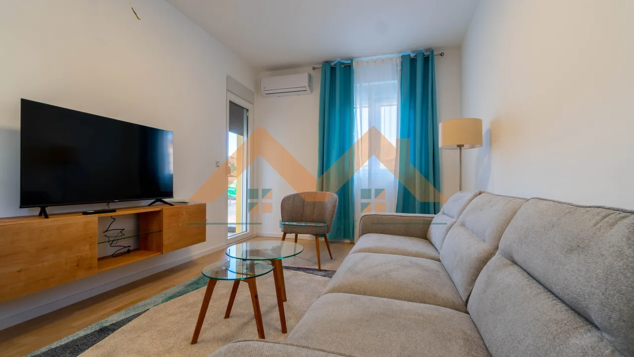 Izdavanje, jednosoban stan, 45m², Pobrežje, Podgorica