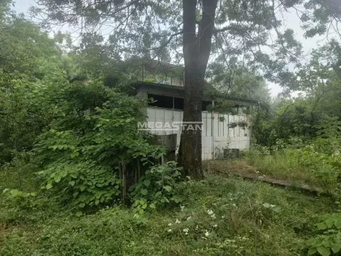 Zemljište in Arnajevo