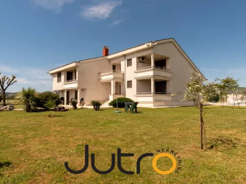 Izdavanje, kuća, 320m², Donja Gorica, Podgorica - image 2