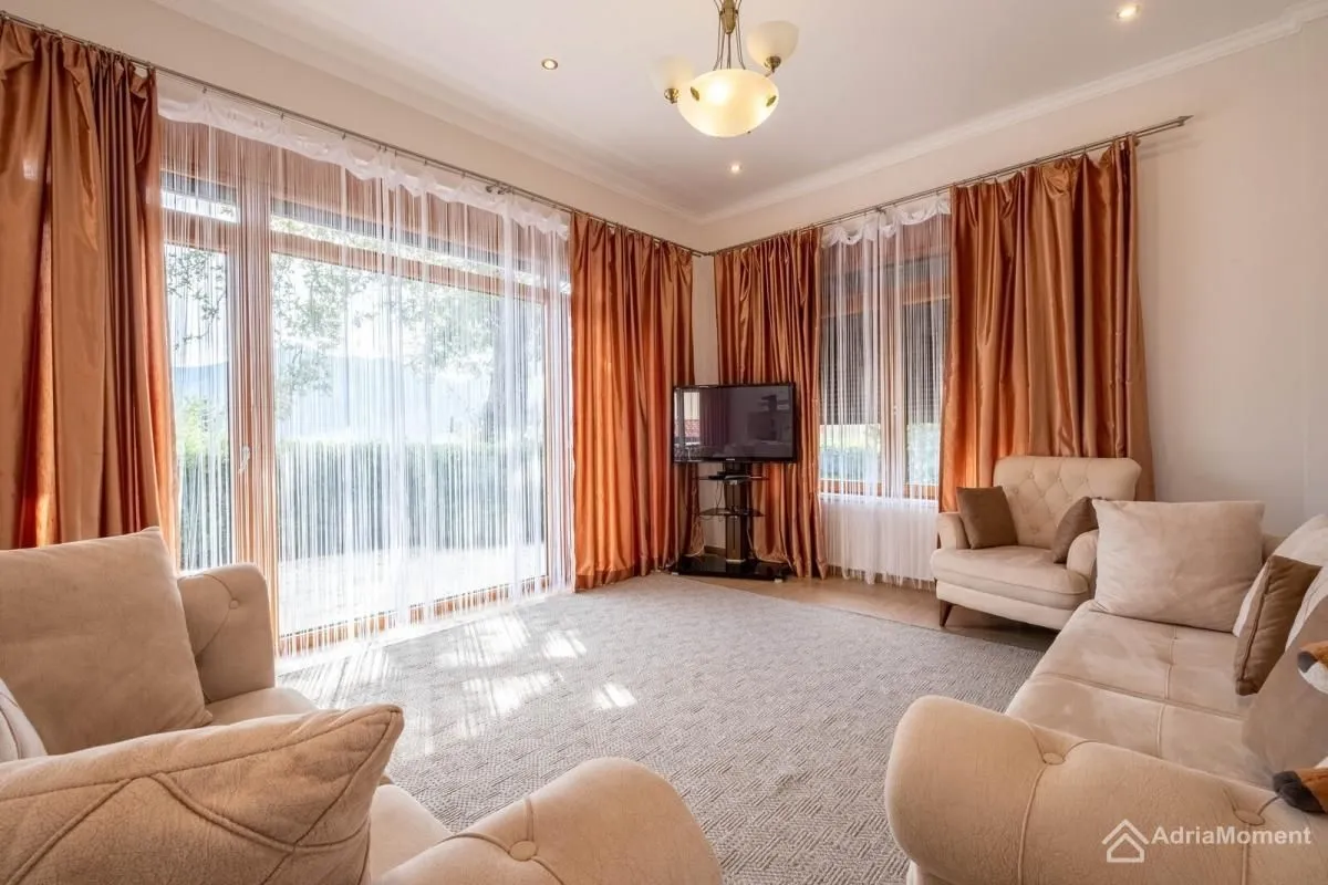 Prodaja, dvosoban stan, 79m², Orahovac, Kotor