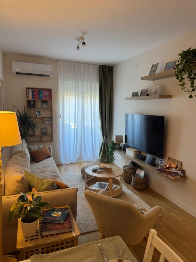 Izdavanje, jednosoban stan, 40m², Central Point, Podgorica