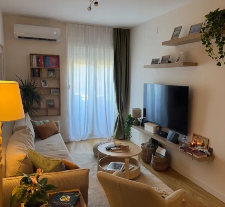 Izdavanje, jednosoban stan, 40m², Central Point, Podgorica