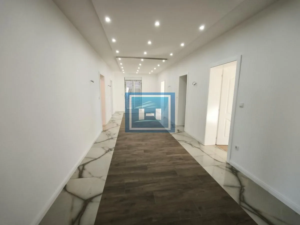 Prodaja, kuća, 400m², Varvarin, Srbija