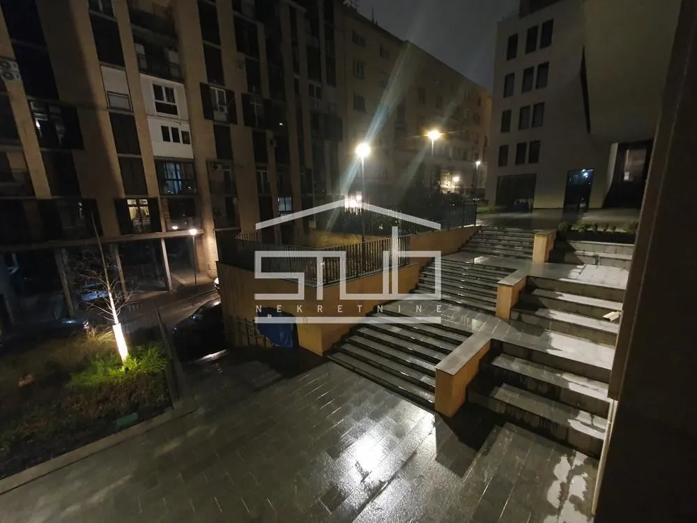 Izdavanje, trosoban stan, 88m², Savski Trg, Beograd