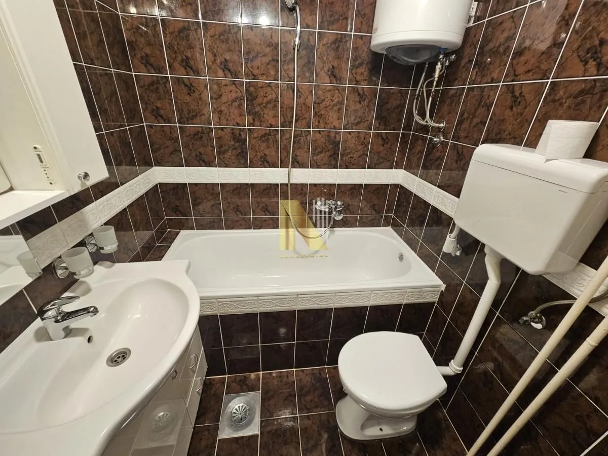 Izdavanje, dvosoban stan, 54m², Centar, Novi Sad