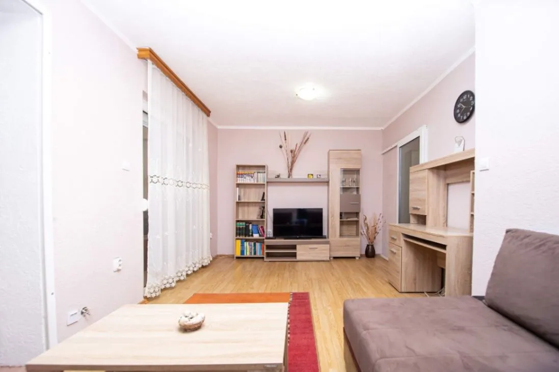 Izdavanje, jednosoban stan, 50m², Velji Vinogradi, Budva