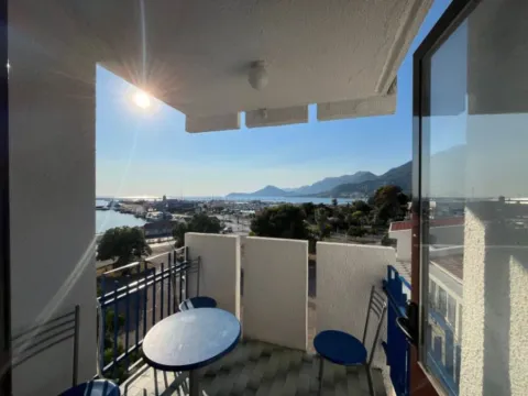 Izdavanje, dvosoban stan, 65m2, Centar, Bar