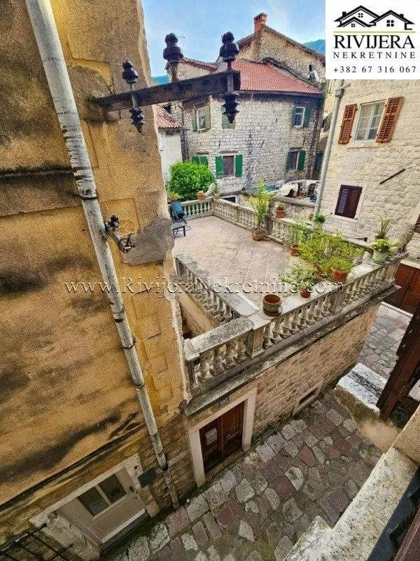 Prodaja, kuća, 300m², Centar, Kotor