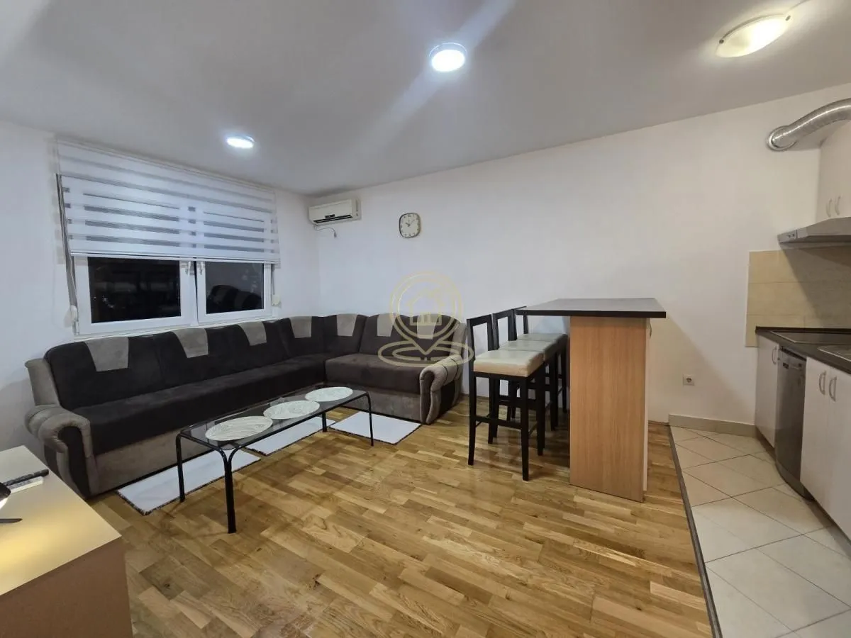 Izdavanje, jednosoban stan, 35m², Podbara, Novi Sad Sve Podlokacije
